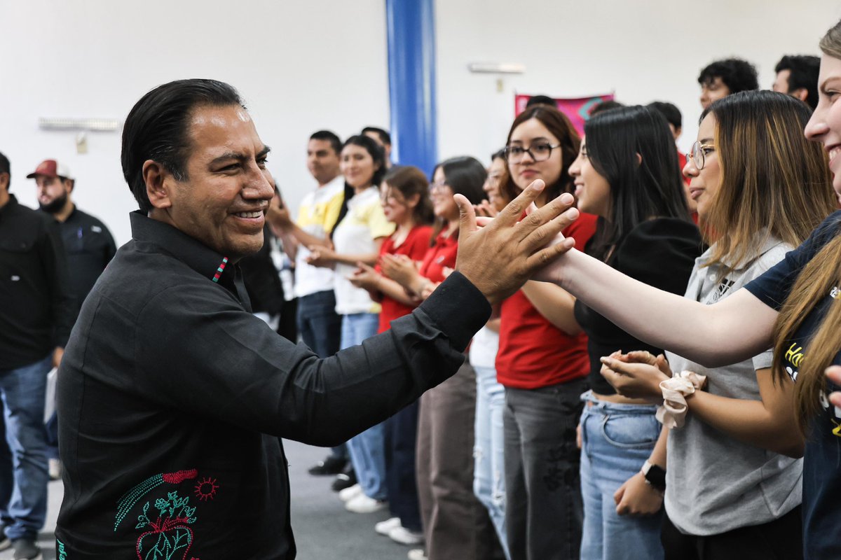 ¡En unidad, vamos a transformar Suchiapa!

Estamos llevando a cabo la entrega de Becas Rosario Castellanos y la inauguración de obra en la Universidad Politécnica. Estoy muy contento porque en este gran municipio estamos próximos a levantar bandera blanca por la alfabetización,