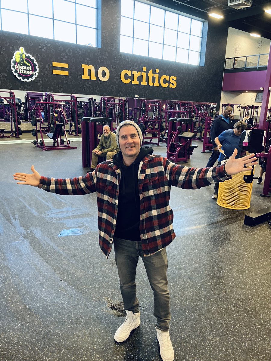 1057thePoint's tweet image. .@MoonValjeanHere may be sore at the Blues game tonight because he tested EVERY machine at the new @PlanetFitness in St. Peters yesterday 💪

Check out the shiny new facility on Woodstone Dr - open 24/7, so no skipping leg day!

#pumpingiron #stpetersmo #workingoutinjeansisweird