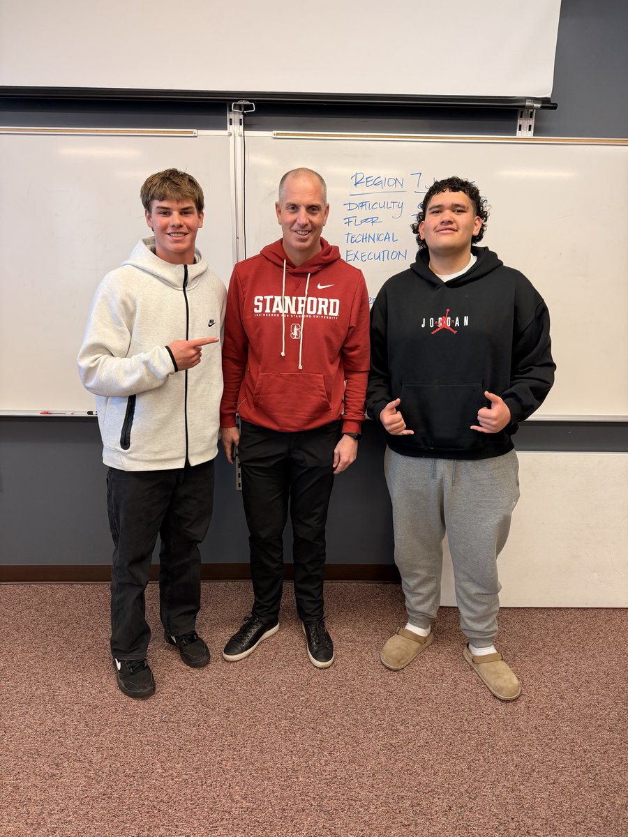 Thank you to coach <a href="/Coach_Lindgren/">Brian Lindgren</a> and <a href="/Stanford/">Stanford University</a> <a href="/StanfordFball/">Stanford Football</a> for coming to Salem Hills today. It was great to spend time with you! <a href="/PeytonHigginson/">Peyton Higginson</a> <a href="/Gordon_Wils14/">Gordon Wilson</a> <a href="/DC_Hollingshead/">Cash Hollingshead</a> 
@pharuspaewai <a href="/koltduwel/">Kolten Duwel</a> 
<a href="/utahpreprag/">Utah Prep Rag</a> 
<a href="/hills_salem/">Salem Hills Football (official)</a>