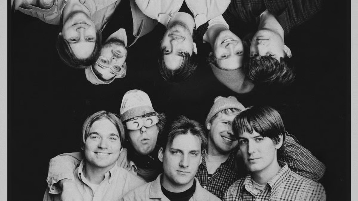 It's arrived! Our super-sized annual end-of-year explosion: Two Cents. 
Say bye-bye to 2025 with Best Most Editing, Most Wasted Potential, Most Pointed Punchline, Best Film-Within-a Film, Most Sentimental Value, and so much more.
reverseshot.org/reviews/entry/…