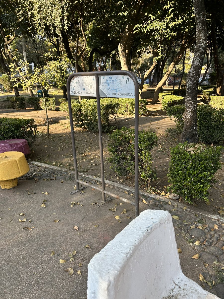 1980AraceliR's tweet photo. Tenían tantas quejas todos los días de botes llenos de basura sin que los de limpia los recolectara.…. que mejor optaron por quitarlos en parque toriello y parque cuitlahuac @TlalpanAl @ClaraBrugadaM @Gabyosoriohdz  @TlalpanVecinos https://t.co/q9Pqj8bXHk
