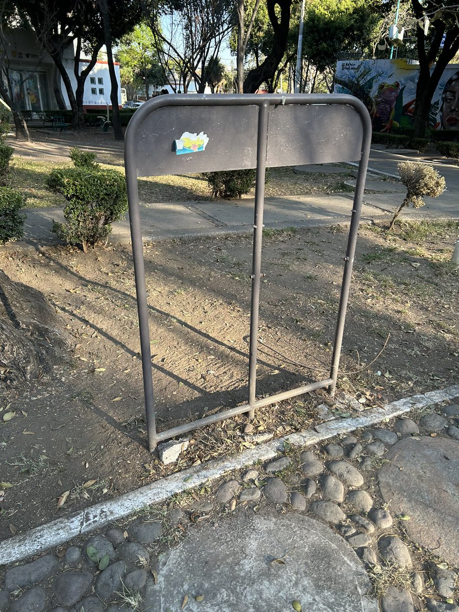 1980AraceliR's tweet photo. Tenían tantas quejas todos los días de botes llenos de basura sin que los de limpia los recolectara.…. que mejor optaron por quitarlos en parque toriello y parque cuitlahuac @TlalpanAl @ClaraBrugadaM @Gabyosoriohdz  @TlalpanVecinos https://t.co/q9Pqj8bXHk