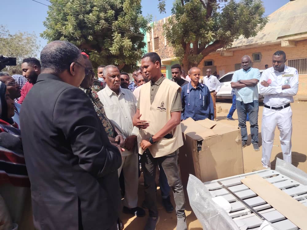 sudannabaa's tweet image. 📷بالصور.. تسلمت حكومة ولاية النيل الأبيض أجهزة ومعدات طبية مقدمة من مركز الملك سلمان للأعمال الإنسانية لمستشفى كوستي التعليمي، بحضور والي الولاية الفريق الركن قمر الدين محمد فضل المولى ووزير الصحة الدكتور الزين سعد آدم.   

وأكد الوالي شكره للسعودية على الدعم، مشيراً إلى أهمية…