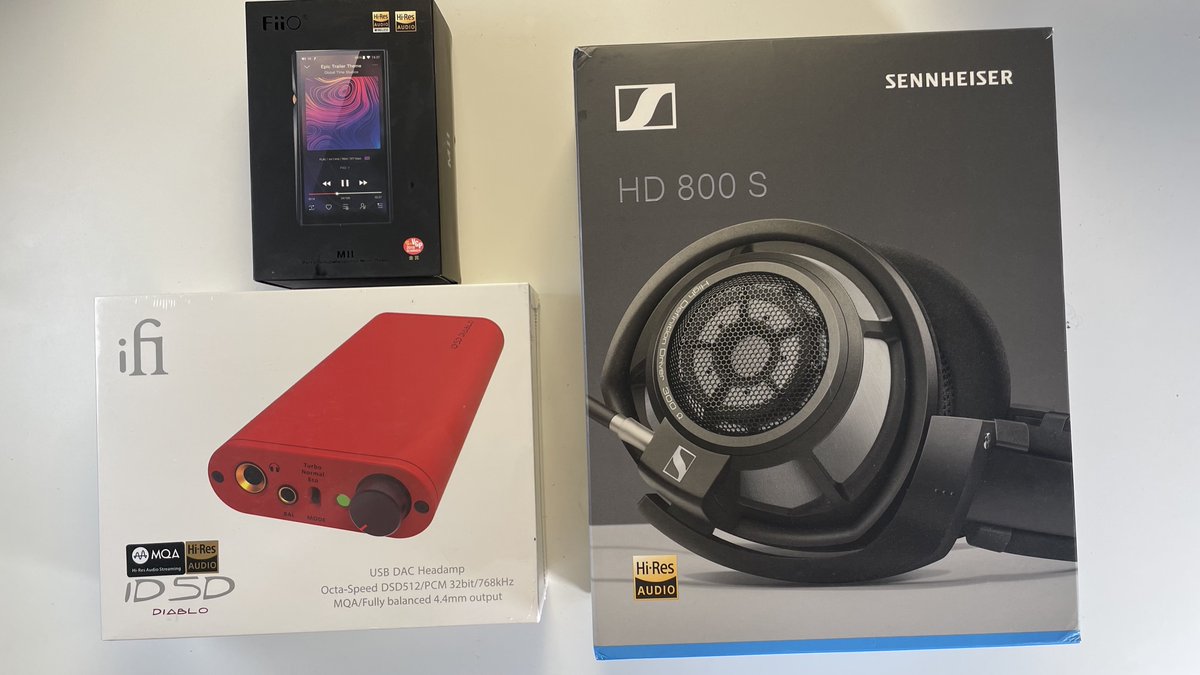 La perfección hecha realidad.
Después de esta tríada, difícil encontrar más fidelidad. 
Recordando mis HD800s y mi Fiio m11  con amp diablo potencia, elegancia y una experiencia única en cada canción.