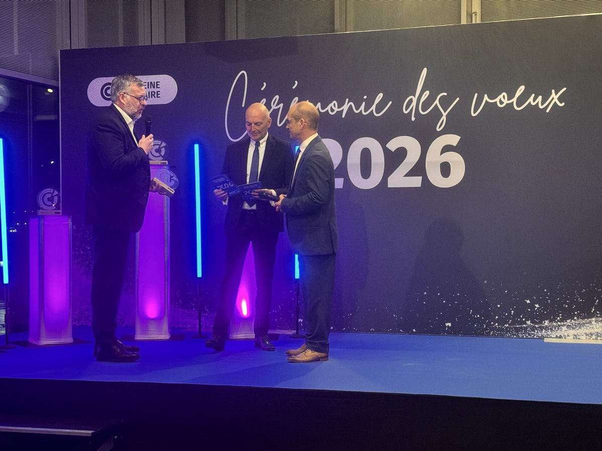 agnesfirmin's tweet photo. Bravo aux lauréats de l’industrie, du commerce et des services mis en avant ce soir lors des vœux @cciseinestuaire. L’entreprise leader group, Aux origines du chocolat, Roav7 et l’asso commerces de St François, une belle promotion 2025 ! https://t.co/TaSH5S4gvd