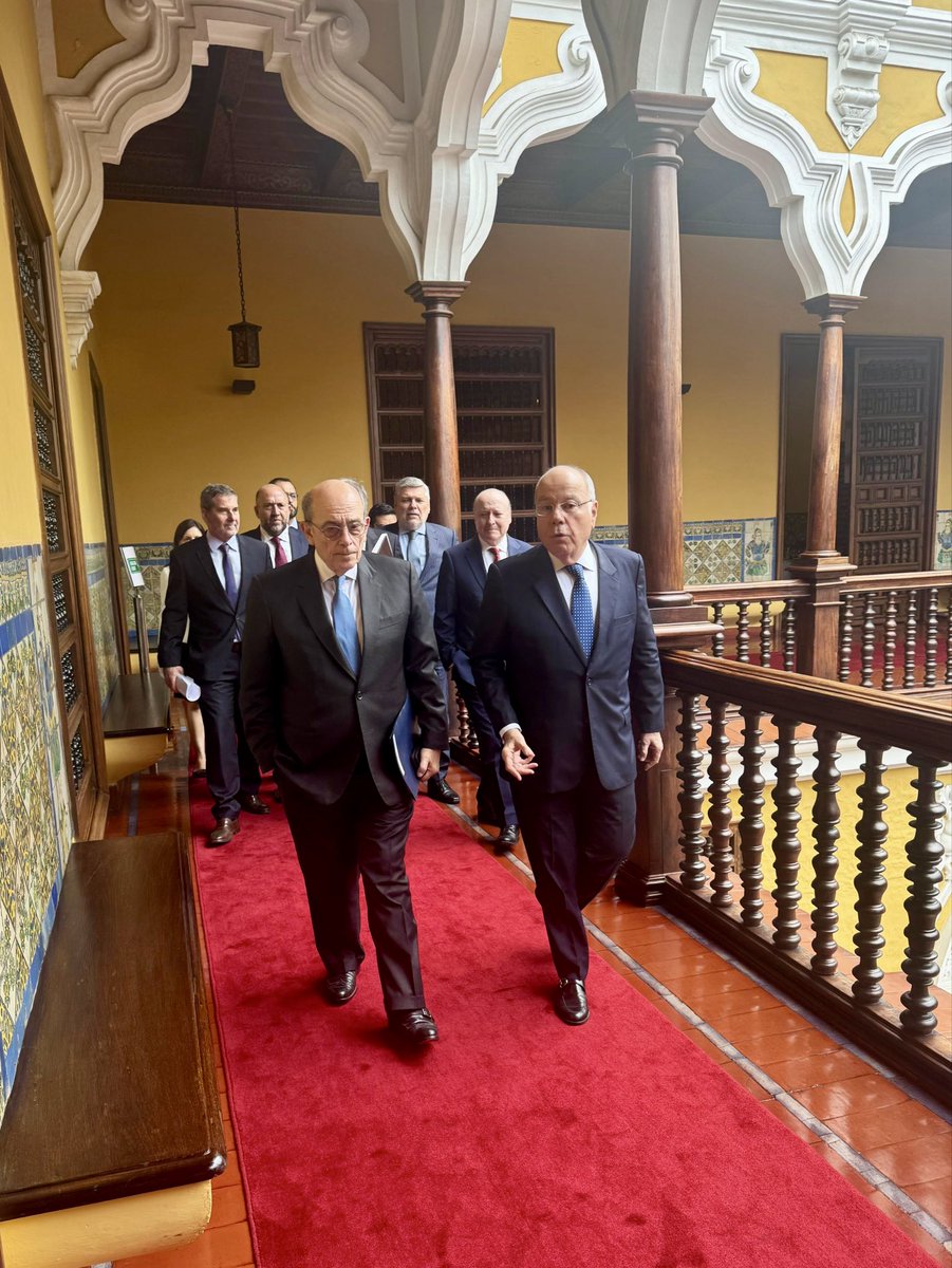 Em reunião de trabalho com o chanceler peruano Hugo de Zela, em Lima, o Ministro Mauro Vieira repassou com seu homólogo  a agenda bilateral e discutiu questões regionais e globais.