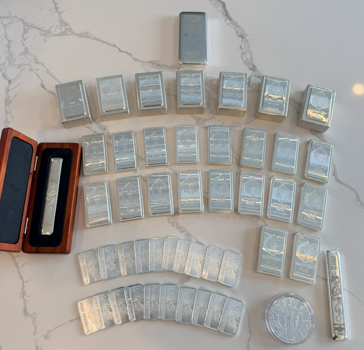 TheSilverLion1's tweet image. We Got a community stack!  

Scottsdale stack!  480oz 
#Scottsdale #silver #Stacking #SilverPrice #EndTheFed #Gold