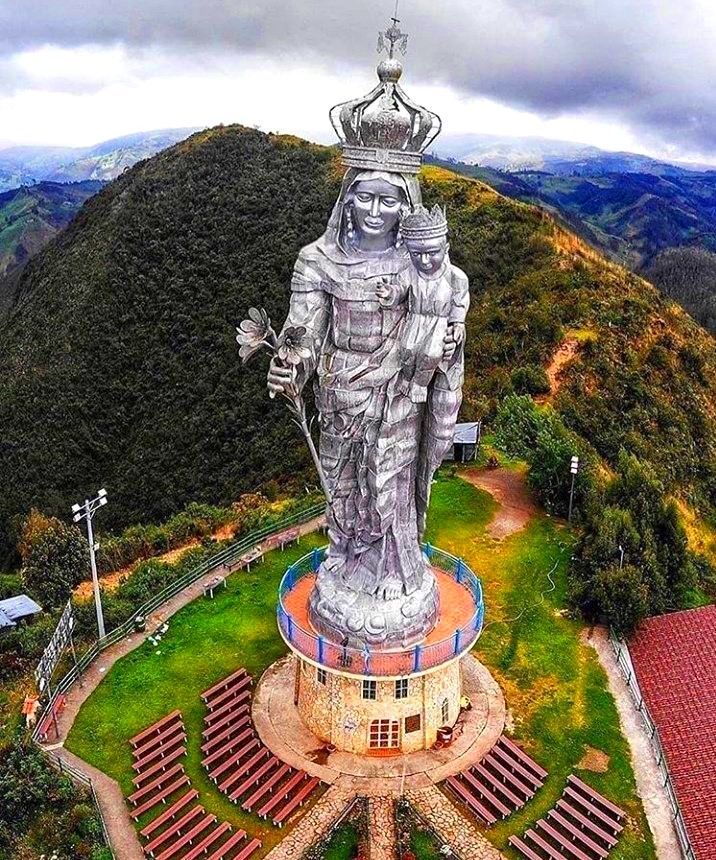 Monumento a la Virgen de la Nube megaconstrucciones.net/?construccion=…