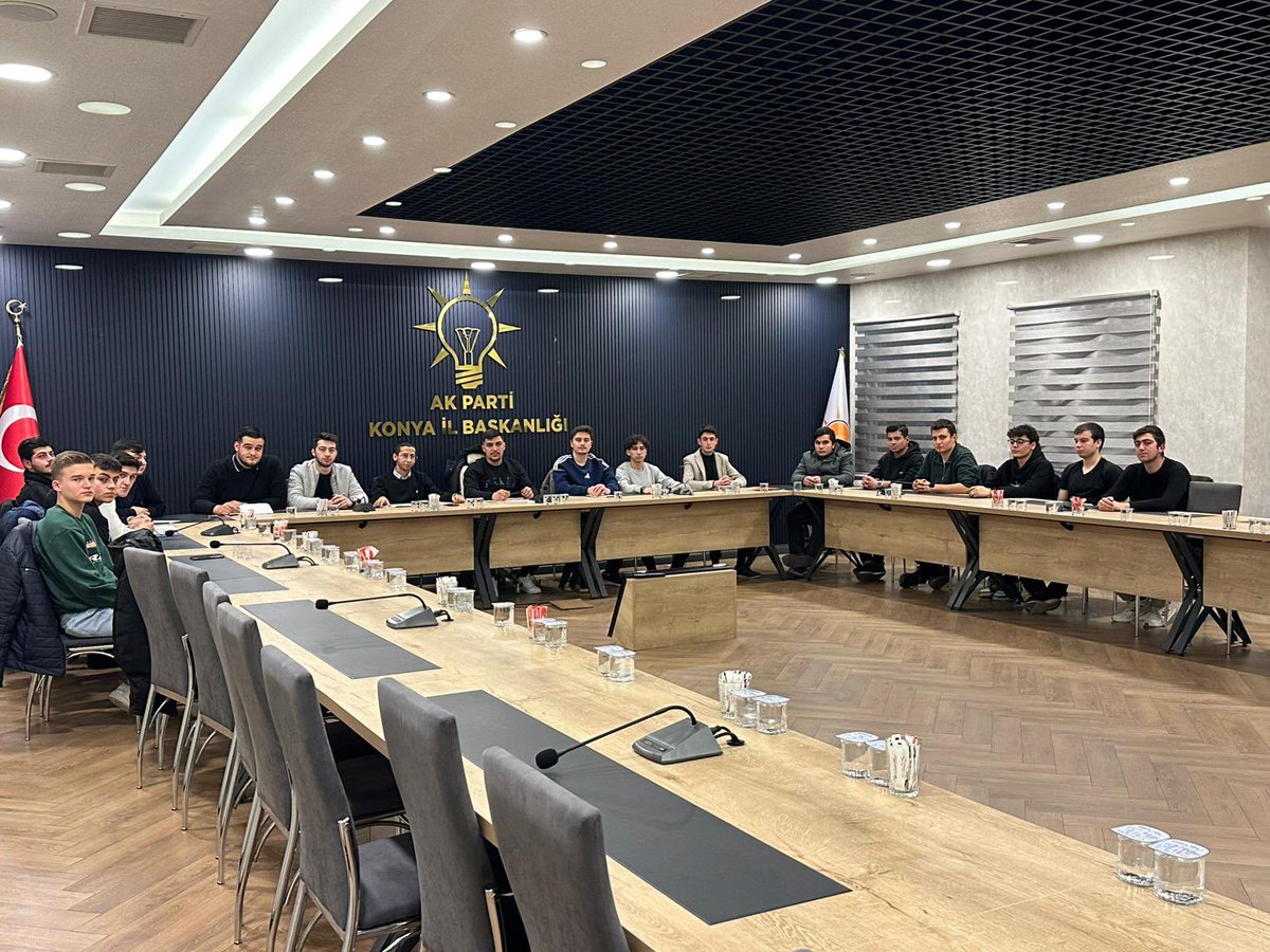 Haftalık Olağan Yönetim Kurulu Toplantımızı başkanımız <a href="/UmutAkbaay/">Umut Akbay</a> başkanlığında, İl Yeni Seçmen Yönetim Kurulu Üyelerimiz ve 3 Merkez İlçe Yeni Seçmen Başkanlarımızla birlikte gerçekleştirdik. 

#YeniSecmenKonya 💚