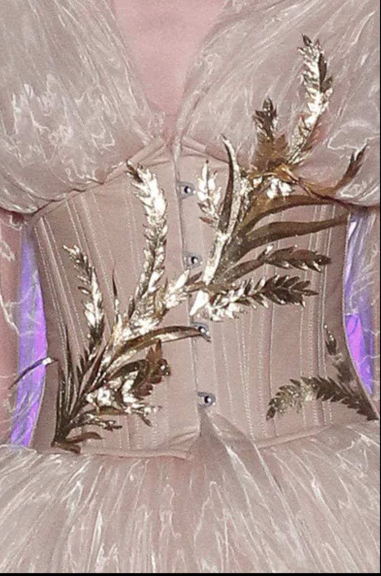 #GuoPei's 2017 #frockingfabulous couture collection was a tribute to the grand age of couture "when life was beautiful and dresses were more beautiful", as she explained. Via Indigital.