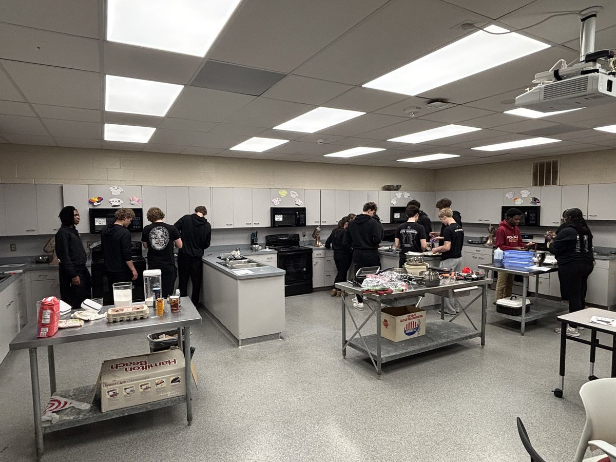 Roncalli S.T.E.A.M. Lab tweet media