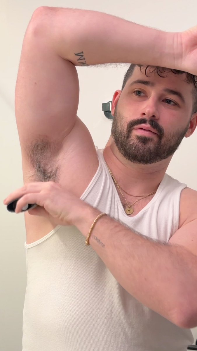 bearlydanny's tweet photo. He knows exactly what he’s doing using this screenshot as the cover. https://t.co/KIckTBoDeZ
