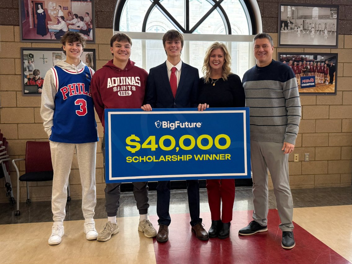 CollegeBoard's tweet image. Congratulations to Naomi and Lincoln, our first #BigFuture $40,000 scholarship winners of 2026! 🎉

Do you konw a 10-12th grader? One step on BigFuture qualifies them for $40,000 or $500 scholarships. 💵 Deadline: Jan. 31.

🔗 spr.ly/6013hDXbR