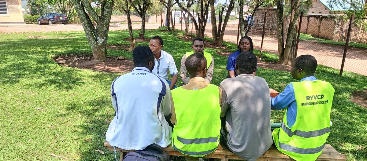 Urubyiruko rw'abakorerabushake ba <a href="/RwandaYouthVol1/">Rwanda Youth Volunteers</a> Bakoze ibi
➡️Kubakira umuturage utishoboye witwa NYIRANSABIMANA Marie 
  Ubukungambaga bwo
➡️Gushyira imbaraga mu   gukora ibikorwa bituma umuturage agira ubuzima bwiza
➡️Gukora amatsinda y' urubyiruko agamije kwiteza imbere