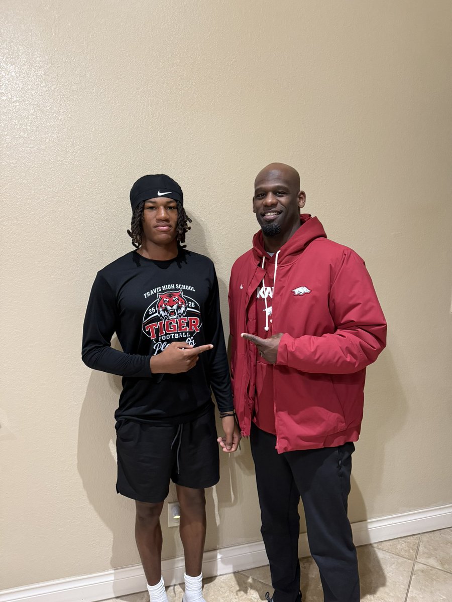 jmvilmael22's tweet image. #AGTG Blessed to receive an 🅾️ffer from @RazorbackFB! Great talk with @CoachEHicks appreciate him spending time with me and my family!
 
@TheProtectUCrew 
@coachsis 
@CoachDavis99 
@CoachPolk444 
@Ace03MikeG