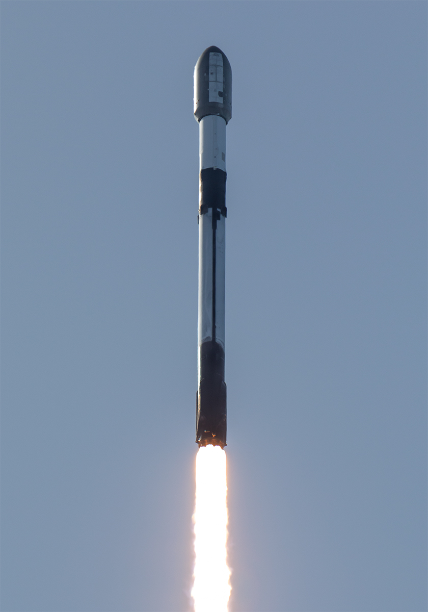 SpaceX's tweet image. Falcon 9 launches 25 @Starlink satellites from California