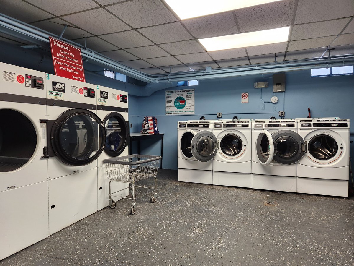 JohnLukeNYC's tweet photo. #LaundryTime Its 20 Degrees Outside But Nice In Here For Once ! Lol! https://t.co/nCFaC6u06u