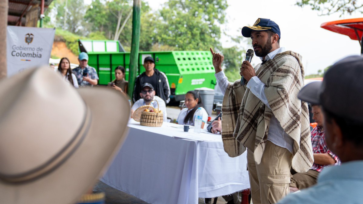 En Icononzo, Tolima, acompañamos la entrega de maquinaria agrícola a la Asociación Multiactiva La Esperanza, en el marco del PIDAR 291–2025, un proyecto que impulsa el desarrollo económico y social de comunidades #FirmantesDePaz.