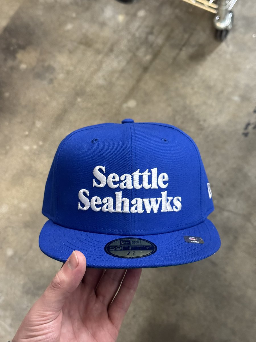 simplyseattle's tweet image. SEAHAWKS HAT GIVEAWAY

*only for a fitted size 7 7/8*

Repost this to be entered!