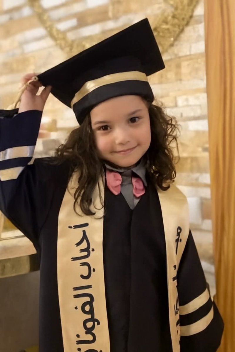 Dünya bir penguen için ağladı.
Bir çocuk tam 355 kurşunla vurulduğunda ise sustu
Yoksa yalan dünya dedikleri bu muydu?