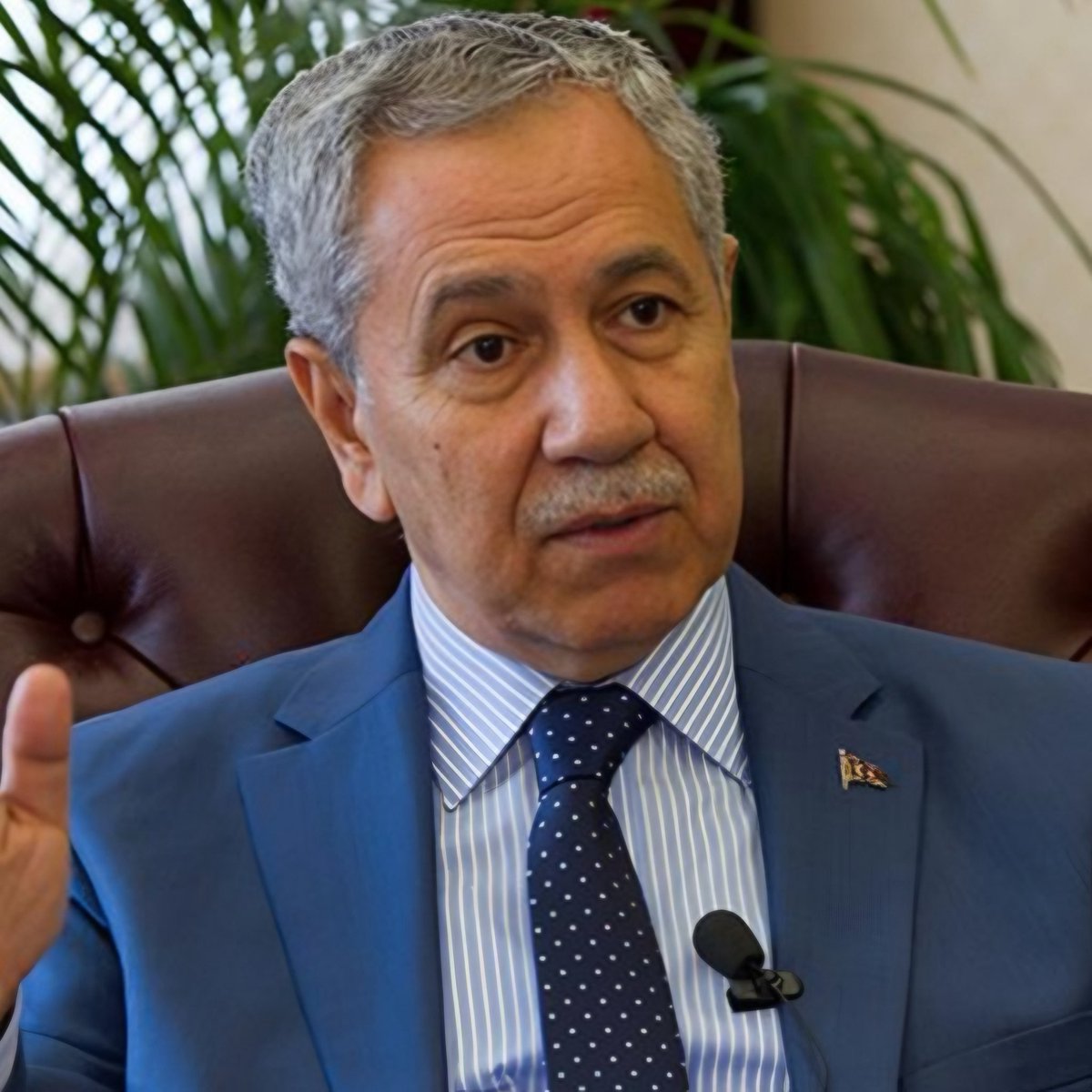 ajans_muhbir's tweet photo. Bülent Arınç: “Kürtlerin duyarlılıklarını dikkate almadan, aşağılayıcı ve düşmanca bir dil kullanılmasını doğru bulmuyorum.” https://t.co/tybvDta9X6