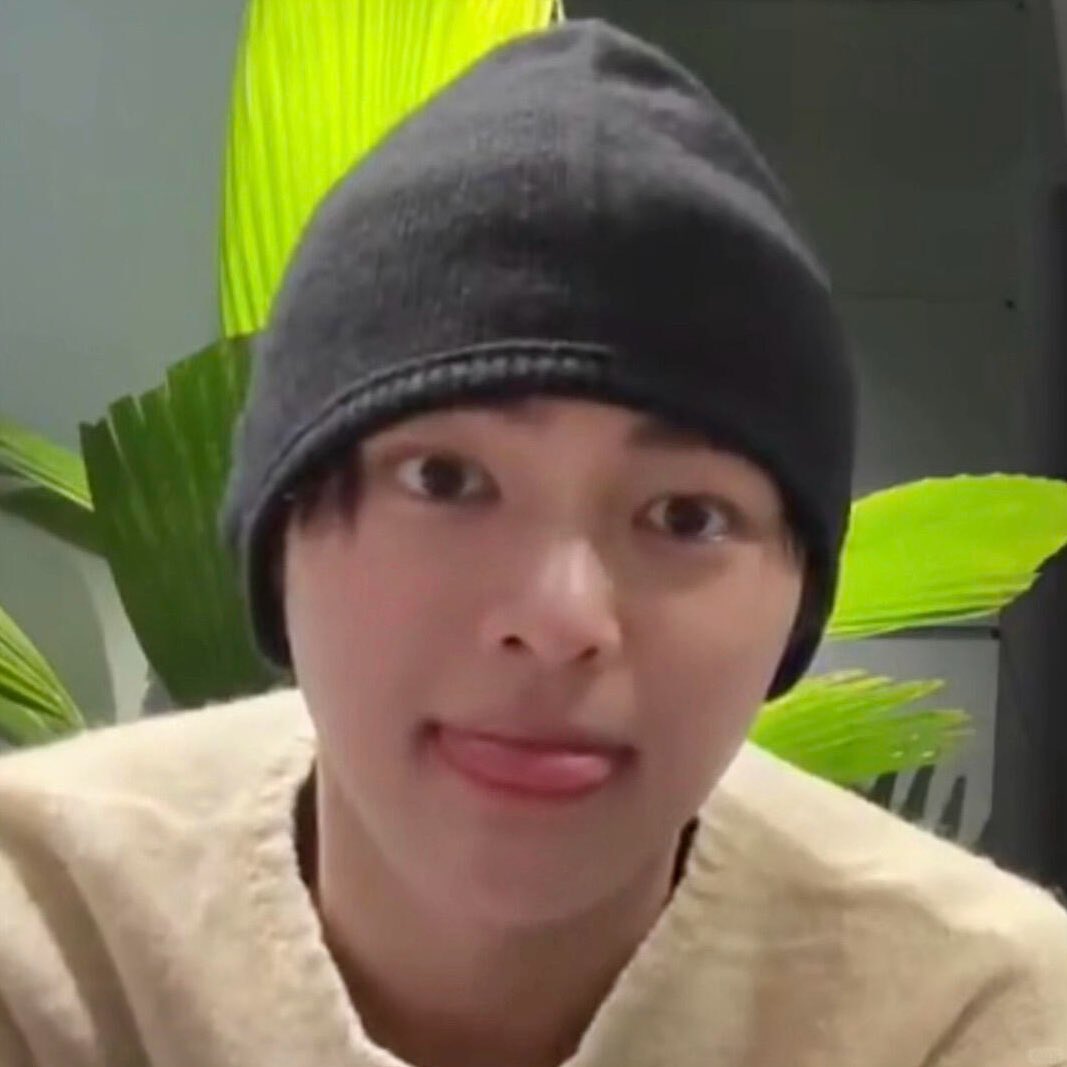 D_214_S2's tweet image. 바보 :P