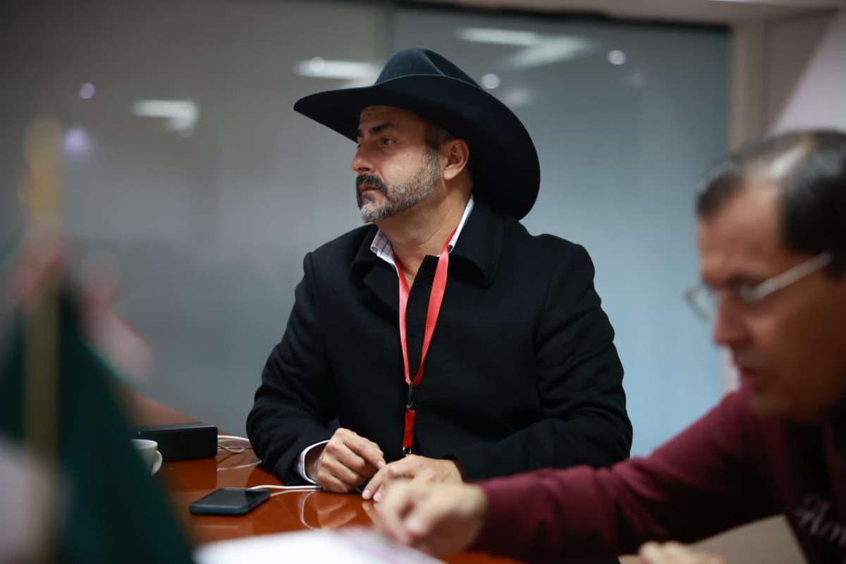 Excelente reunión con <a href="/LaloRonR/">Lalo Ron Ramos</a> Secretario de <a href="/agricultura_jal/">@agricultura_jal</a>. Coincidimos en la importancia de continuar sumando esfuerzos Gobierno de México, Estado e industria, así como de seguir fortaleciendo la capacidad de compra en el Estado apoyando a nuestras productoras y productores.