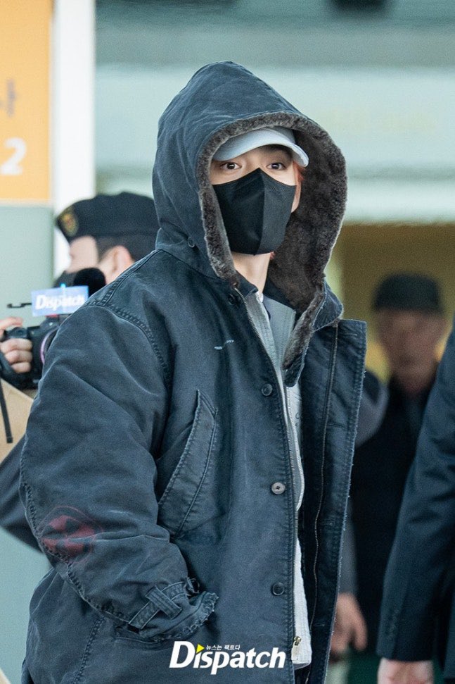 sounds_of_cheol's tweet image. scoups today going to japan ✈️🖤