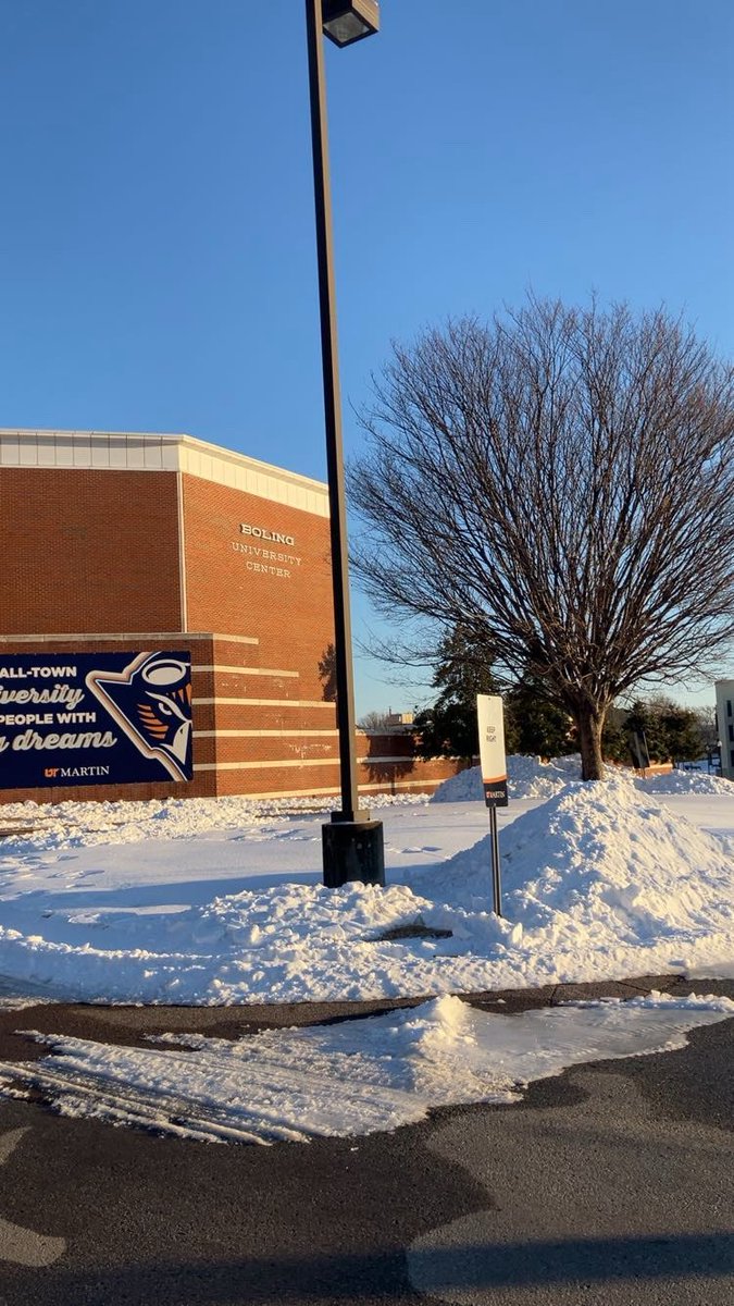 wxbryson's tweet photo. I see Martin, TN saved me a plate of copious snow while I was in Houston😂❄️

These are some pics I captured yesterday and today on UT Martin’s main campus! Great to be back to enjoy the snow!

#accessweathercentral #tnwx #kywx #fyp #explore #snow #winter https://t.co/f0h7a3C2iz