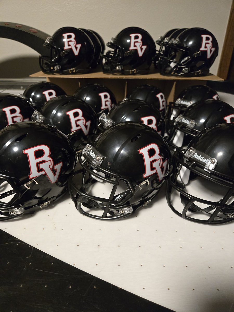 sodakcustoms's tweet photo. Thank you to @bvhsfootball @mchristensenbv &amp; BV booster club for allowing me to make a few minis (96 in all) for them.  A little AI background looks better than my air hockey table.   Thank you! https://t.co/34rCCcoUYE