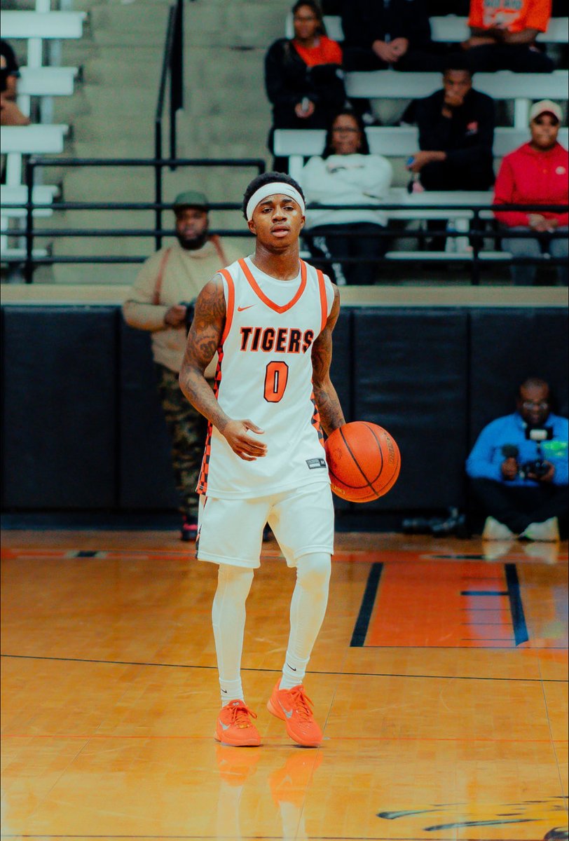 solobussey tweet media