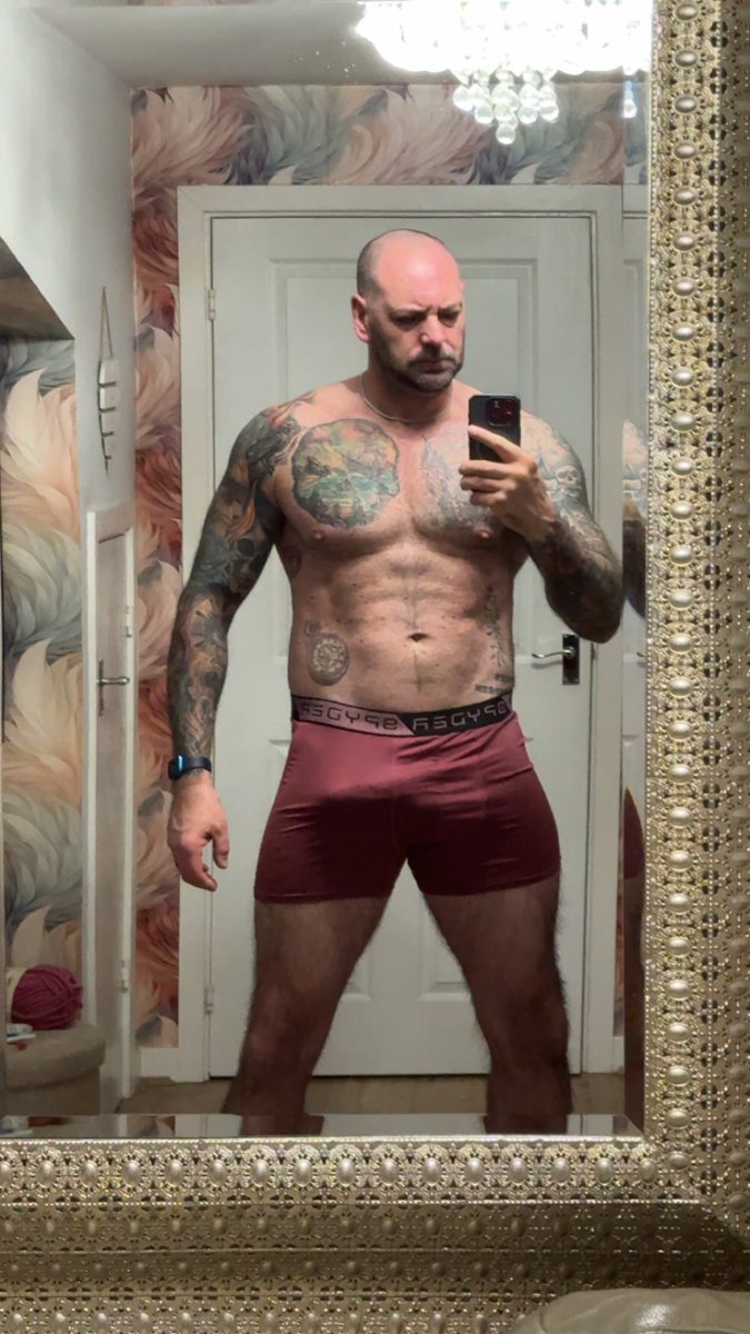 TruckerTom46's tweet image. Morning a different shade of red today. Go have yourself a great Friday. The weekend is upon us