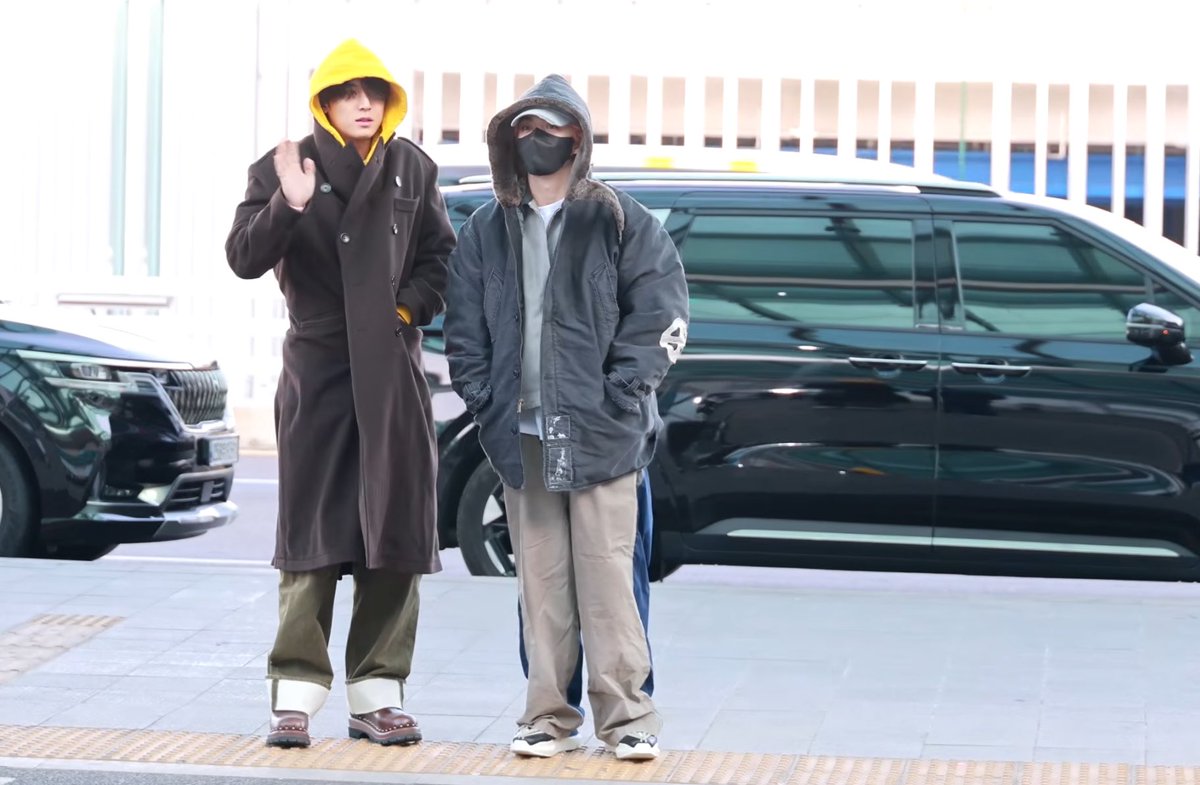 wonubliss's tweet image. safe skies, cxm! 🖤✈️