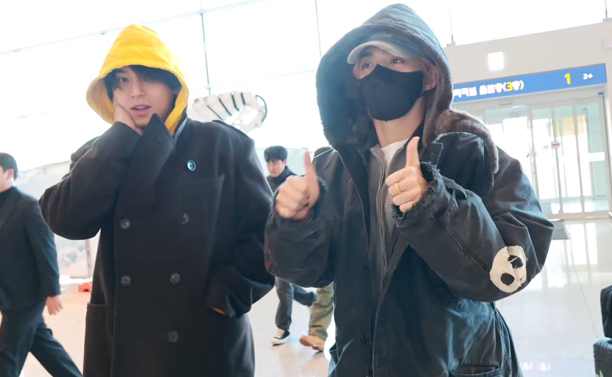 wonubliss's tweet image. safe skies, cxm! 🖤✈️