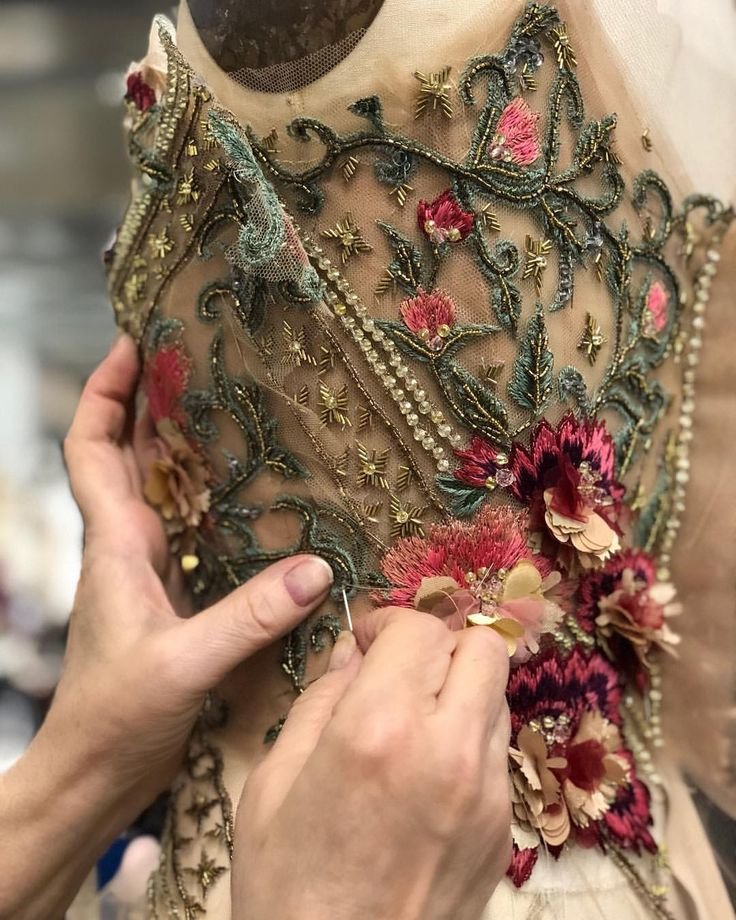 SeriphinaStyle's tweet photo. One of my favorite things about haute couture is the wait. Fast fashion teaches immediacy. Couture asks for time, time to make, refine, and honor craft. Waiting isn’t an inconvenience. It’s the luxury. https://t.co/ZQSJIZSYt5