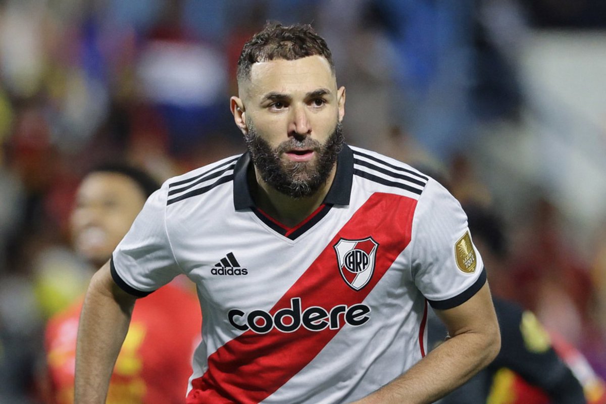 Ahora que se ha puesto Karim Benzema en rebeldía, quiero aprovechar para intentar hacer tendencia #BenzemaARiver