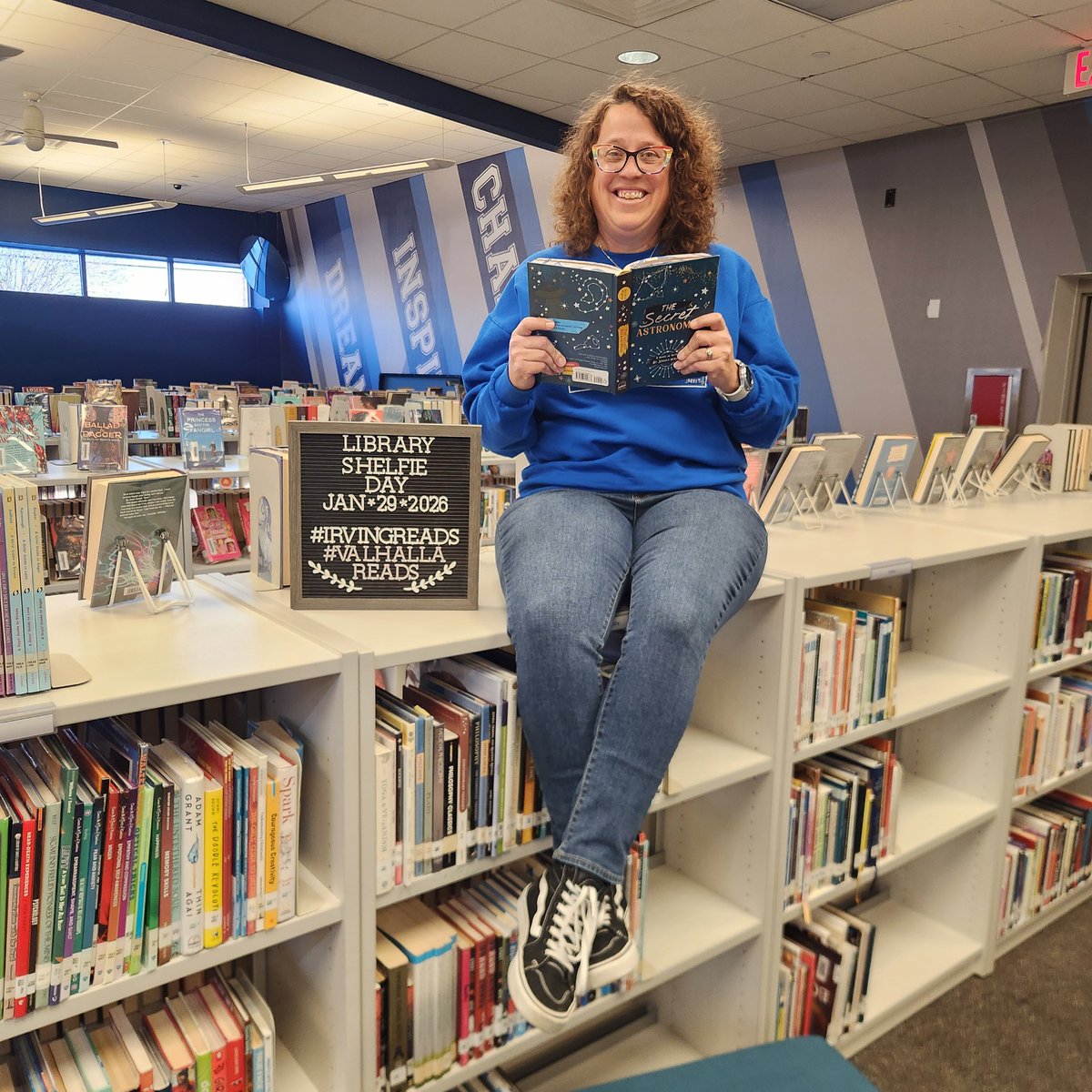 akbusybee's tweet photo. Yesterday was #libraryshelfieday but the weather chose to not play..so we celebrated today! Everyone walked away with a poloriod https://t.co/4tFiSkHwwr
