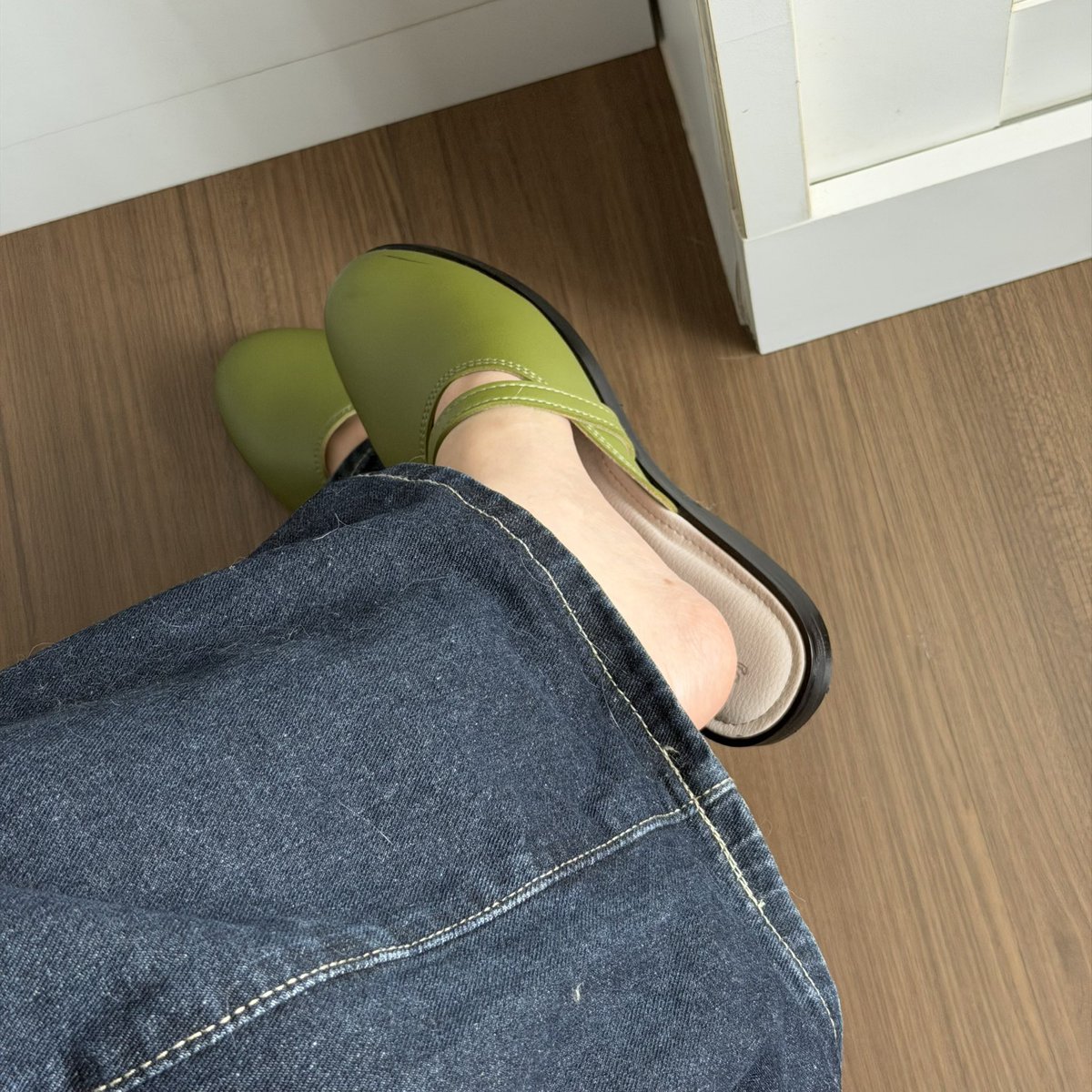 nchdaq's tweet image. เป็น ‘งานเย็บมือ’ อะทุกคนแล้วราคานี้🥺 เลยเป็นพรีออร์เดอร์นะคะแต่ได้มาไม่ผิดหวังเลย ทนมาก อยากให้ร้านแมสเยอะๆ เอ็นดูคุณลุงเท่านี้🤏🏽 มีทรงอื่นด้วยนะคะ สีเยอะ ของโมรุ่นเปิดส้นใส่แล้วเท้าเรียว สี matcha ขับผิวมาก⭐️🍐🍵🍵