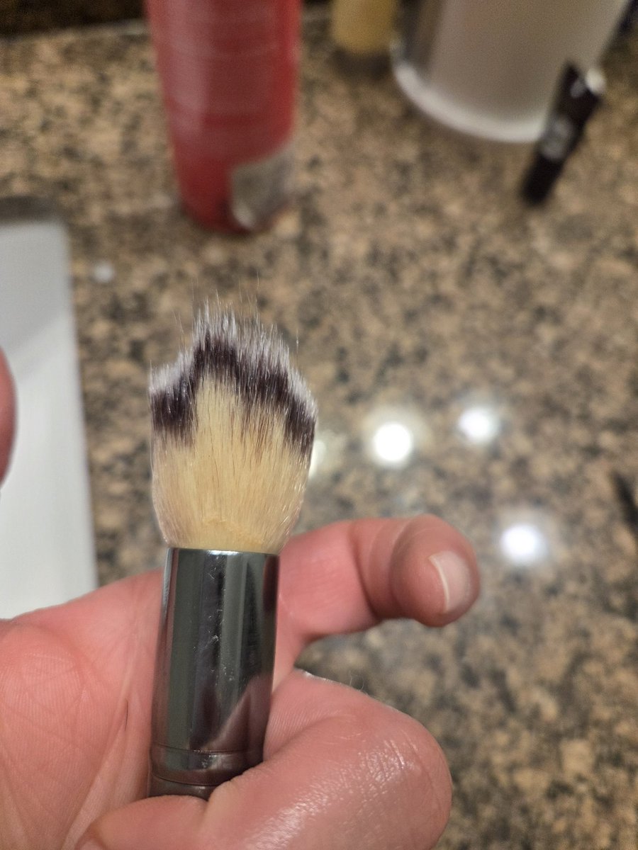 Charz009's tweet photo. @Itcosmetics bought in Oct 2024 (got it closer to Nov 2024) and this is it now... your customer service said too bad too sad. I have brushes from MAC &amp; Sigma that are over 10 years old that haven't done this. https://t.co/AVD0091HKT