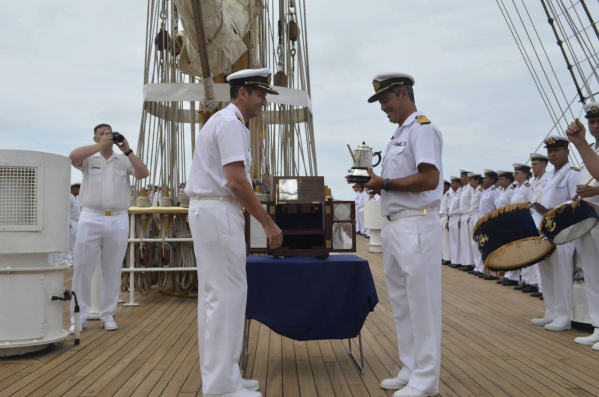fernandorizzi1's tweet photo. Participamos hoy a bordo de la @FRAGATALIBERTAD de la entrega del trofeo mundial Boston Teapot que premia a buques escuela de los distintos países.
Un honor acompañar a nuestra querida Fragata en este reconocimiento internacional.
@Armada_Arg
@munimardelplata
#BostonTeapot https://t.co/RPobhyMDzl