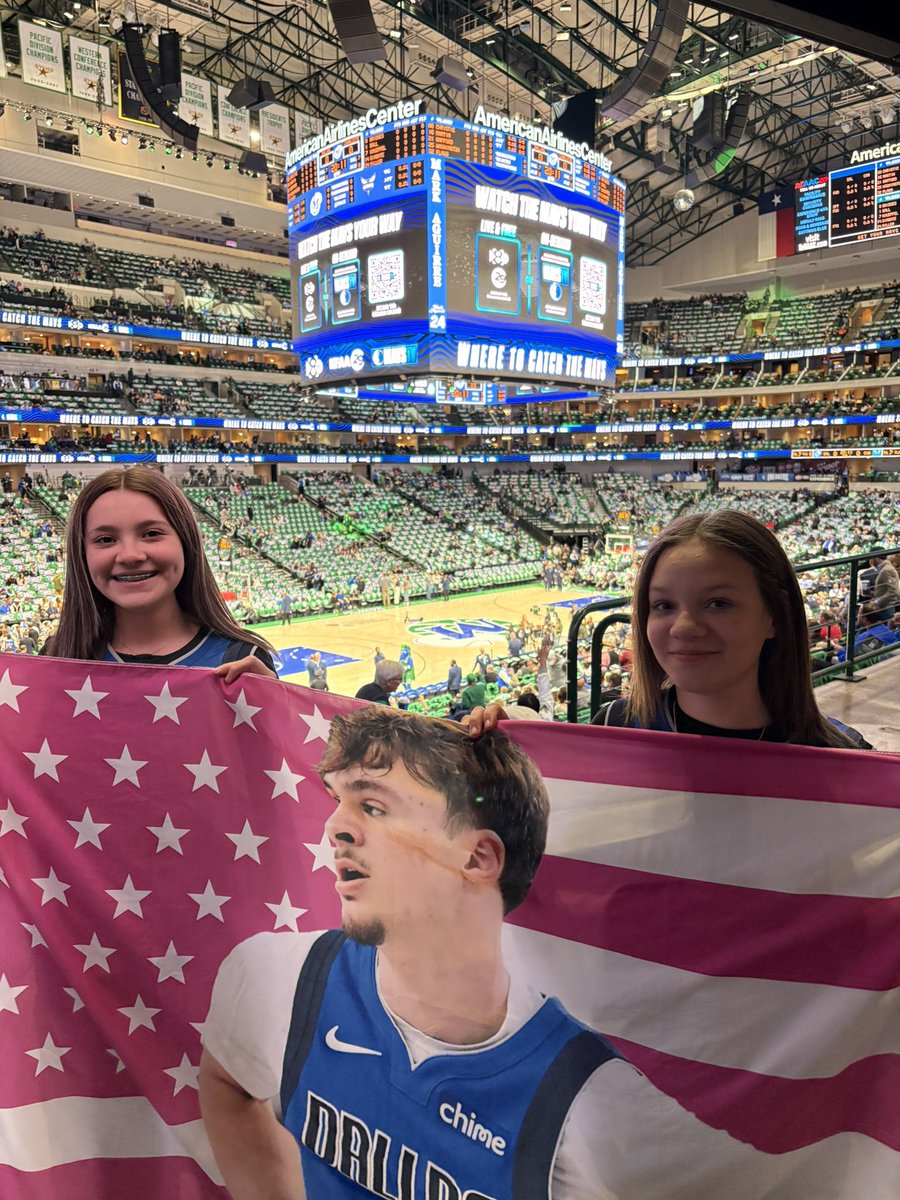 Texas_Goat's tweet photo. Happy 13th Birthday to Brooklyn! @dallasmavs https://t.co/7jYV8P1rXx