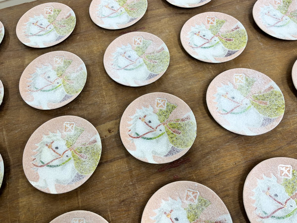 今年の干支皿の制作風景をピックアップです🐎✨