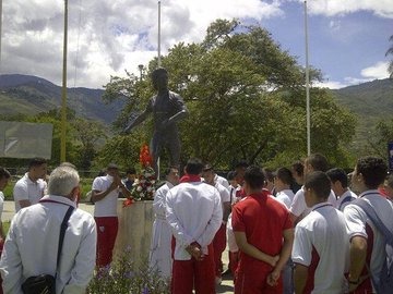 Ex jugadores de <a href="/EstudiantesMEFC/">Estudiantes de Mérida FC</a> que luego fueron DT del equipo: 
1)Juan C. Leiva🇺🇾
2)Mario O. Méndez🇺🇾 
3)Iván García 🇻🇪
4)Emilio Campo 🇪🇸🇻🇪
5)Carlos Conde🇺🇾 
6)Pacho Moreno🇨🇴🇻🇪 
7)Miguel Rivas🇻🇪 
8)<a href="/richardpaezm/">Richard Páez Monzón</a>🇻🇪 
9)Juan J. Scarpeccio🇦🇷 
10)Lala Contreras🇻🇪 
12)Memin Sánchez🇻🇪