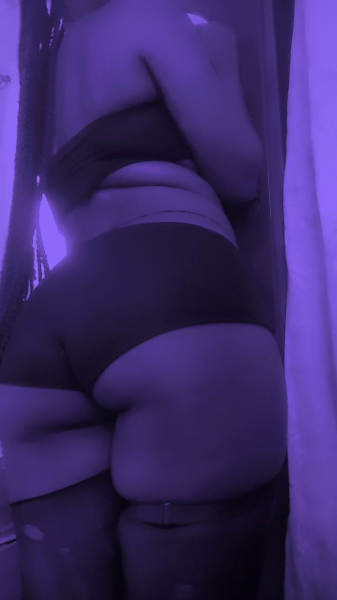 PrettyLileb's tweet photo. @avalisza 🍑 😋 https://t.co/zEZfAzaaNl