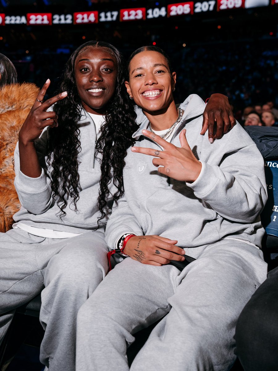 Philly’s finest in the house. 🏠
@T_Cloud4 🤝 @kahleahcopper