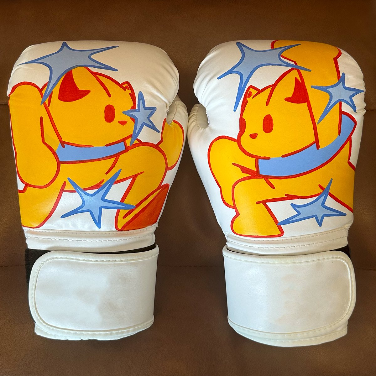 gilfgavin's tweet photo. painted my boxing gloves https://t.co/zs6HJw81EN