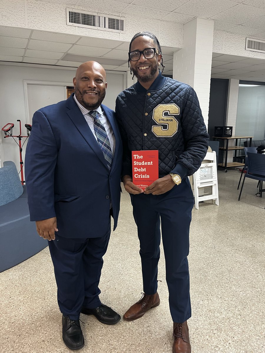 jamalericwatson's tweet image. It was a joy to deliver the convocation today at @StillmanCollege. Thanks to President Yolanda Page for the invite and for hosting a book talk and signing. #Tigers.