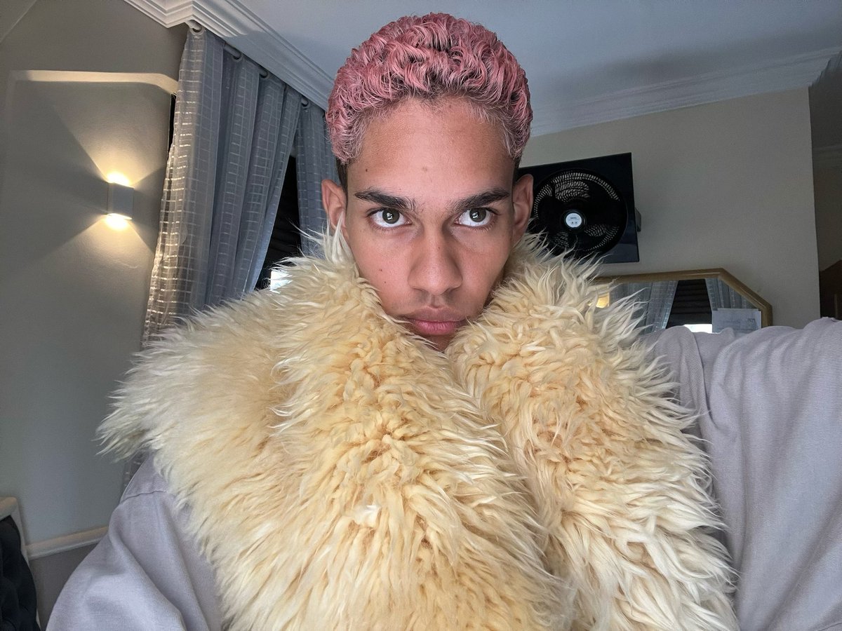 actedboy's tweet image. nao quero acabar com minha pink era