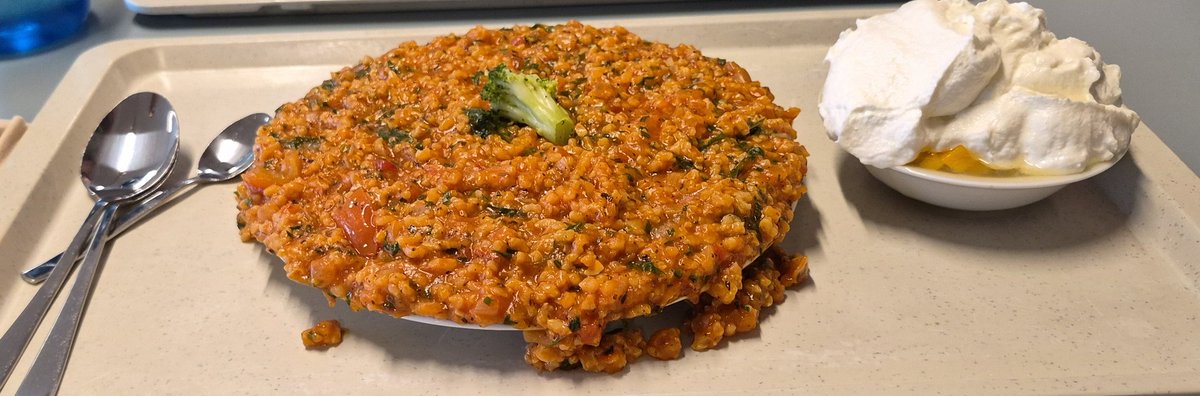 unter_kiefer's tweet photo. Passt nicht so 100% aber 3 mensa Mahlzeiten der letzten Wochen,
Die ersten beiden sind Risotto (1,75€), das dritte ist das selbe Risotto am nächsten Tag (1,75€), das dritte sind nudeln mit getreidebolognese (2,95€ glaube ich) https://t.co/VZlrgiHuX2