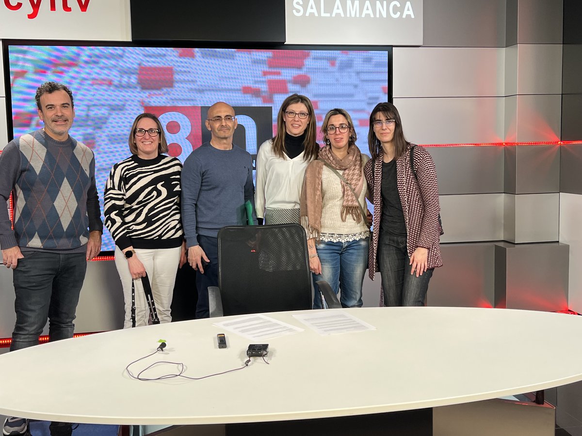 InstitutoSenara's tweet photo. Hoy, los profesores del PIE #Filma del @InstitutoSenara , hemos podido disfrutar de una visita a la @la8salamanca viendo su funcionamiento. @CRA_ViaPlata @cfiesalamanca https://t.co/6yNXmp6o67